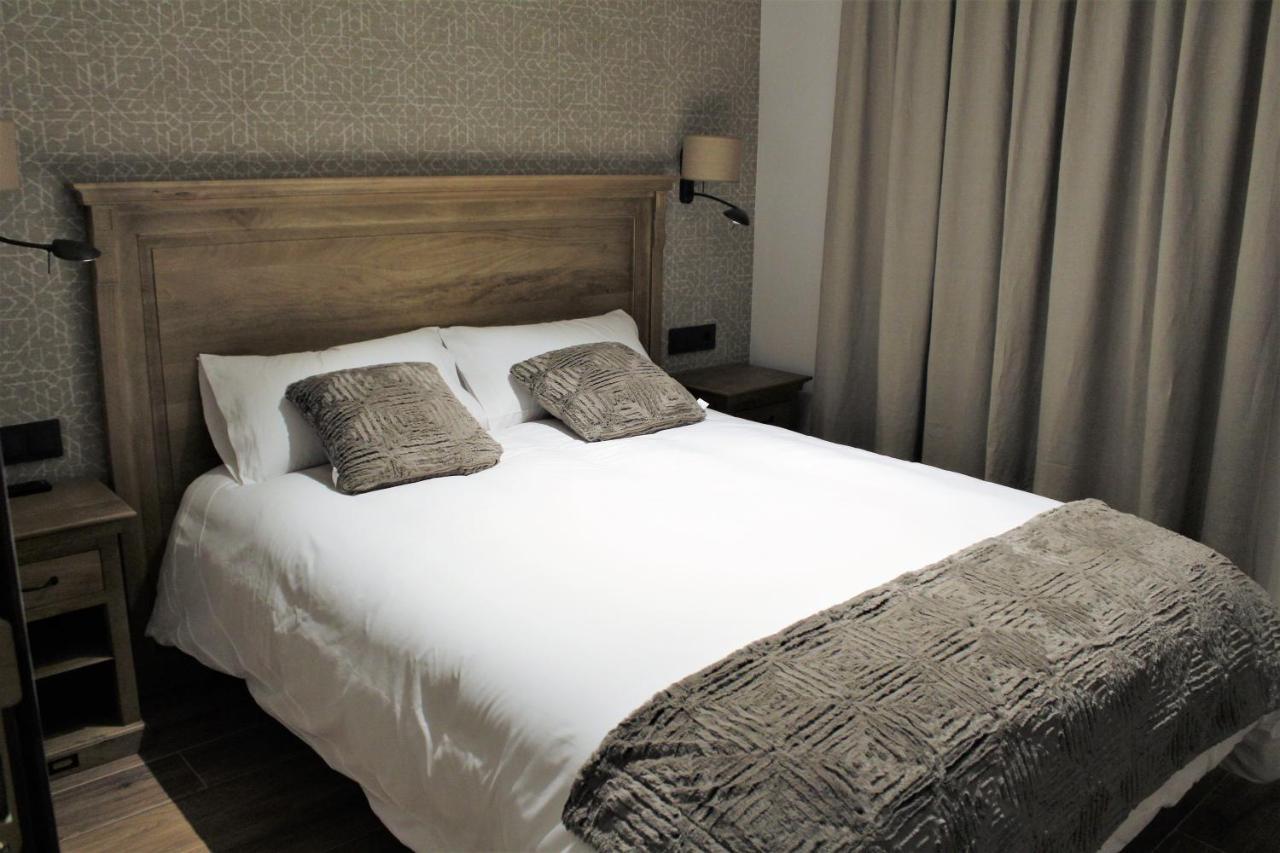 Casa Perez Guest House Yebra de Basa ภายนอก รูปภาพ
