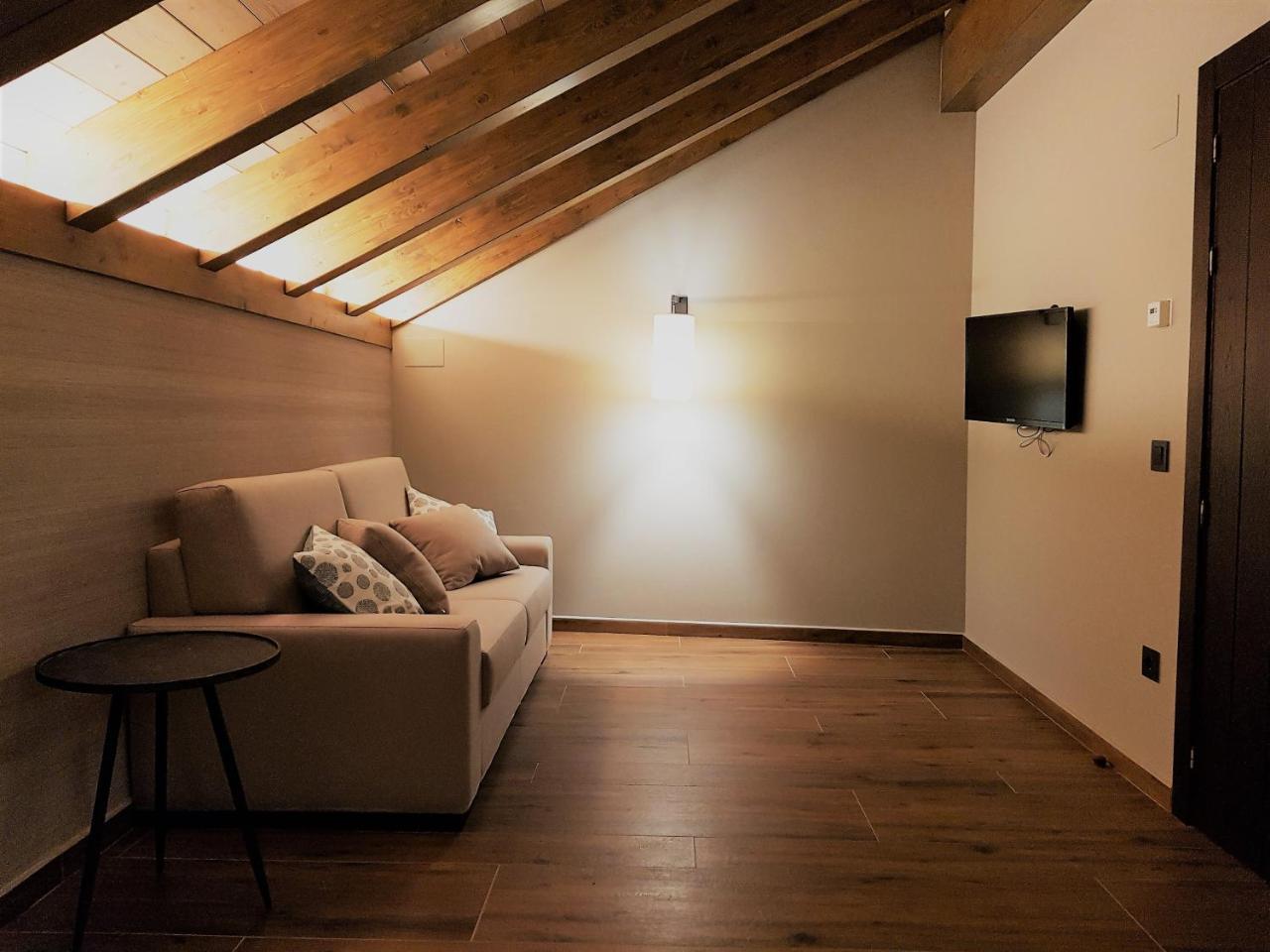 Casa Perez Guest House Yebra de Basa ภายนอก รูปภาพ